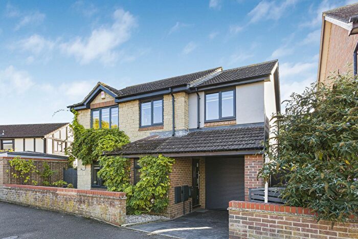 4 Bedroom Detached House For Sale In French Laurence Way, Chalgrove, OX44