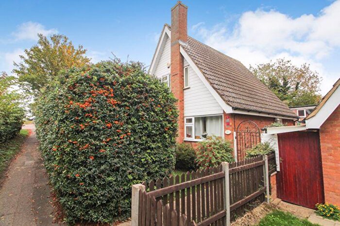 4 Bedroom Detached House For Sale In Manton Lane, Bedford, MK41