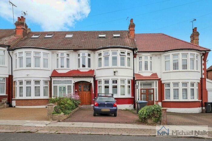 4 Bedroom Property To Rent In Grenoble Gardens, London, N13