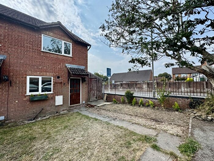 2 Bedroom End Of Terrace House To Rent In Beaufoy Close, Shaftesbury, SP7