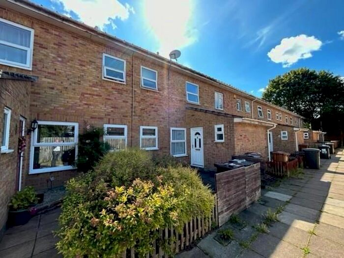 3 Bedroom Terraced House For Sale In Launcelot Close, Andover, SP10