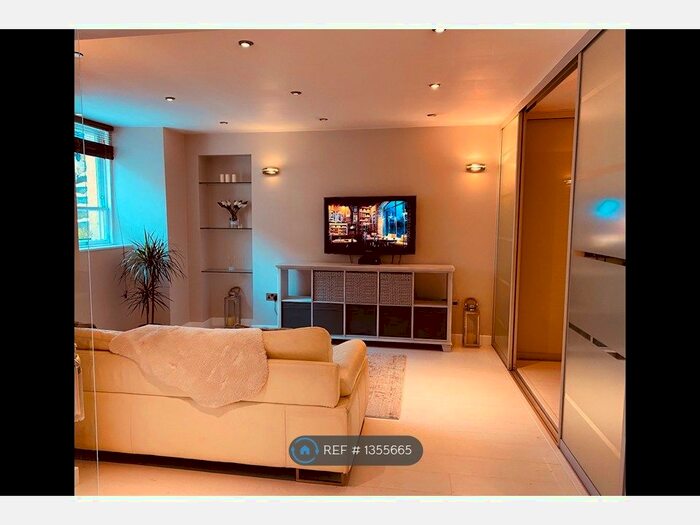 1 Bedroom Flat To Rent In Central Edinburgh, Edinburgh, EH3