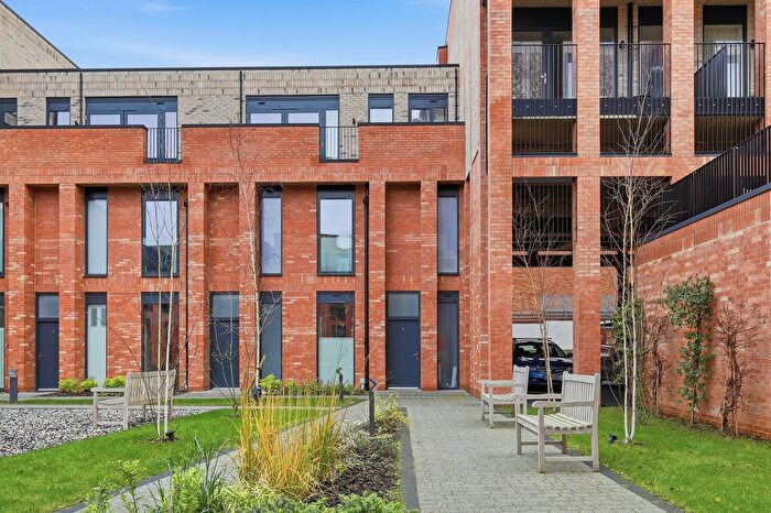 3 Bedroom Flat For Sale In Campfield Road, St. Albans, AL1