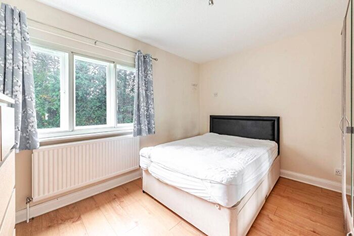 2 Bedroom Flat To Rent In Northwick Avenue, Kenton, Harrow, HA3