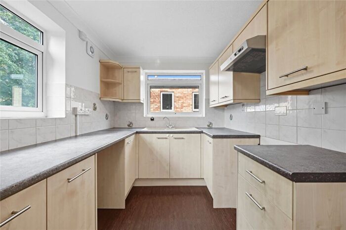 2 Bedroom Apartment For Sale In St. Lawrence Gardens, Leigh-on-Sea, Essex, SS9