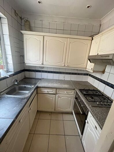 2 Bedroom Maisonette To Rent In Hounslow, Middlesex, TW3