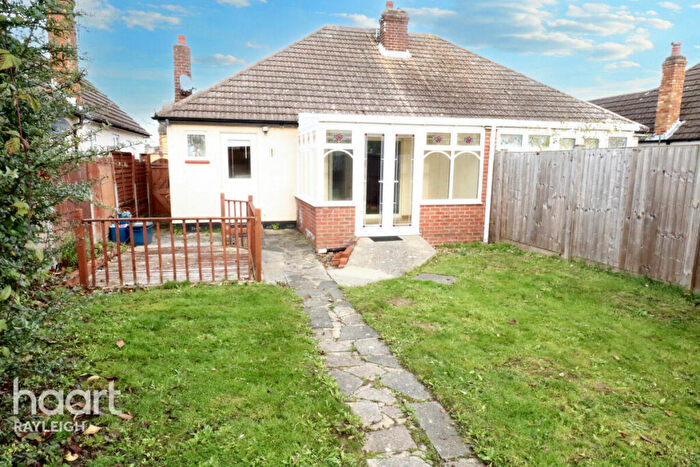 2 Bedroom Semi-Detached Bungalow For Sale In Grove Hill, Leigh-On-Sea, SS9