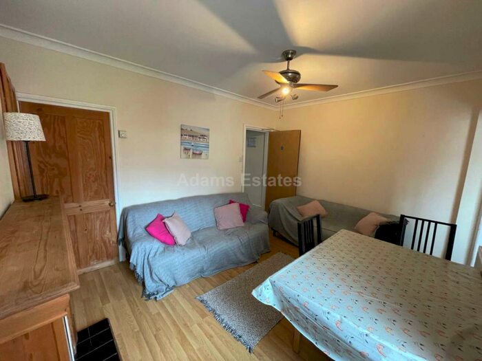 4 Bedroom Terraced House To Rent In Blenheim Road, Reading, RG1