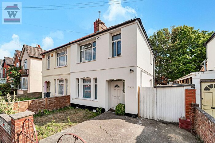 3 Bedroom Semi-Detached House For Sale In Maswell Park Road, Hounslow, TW3