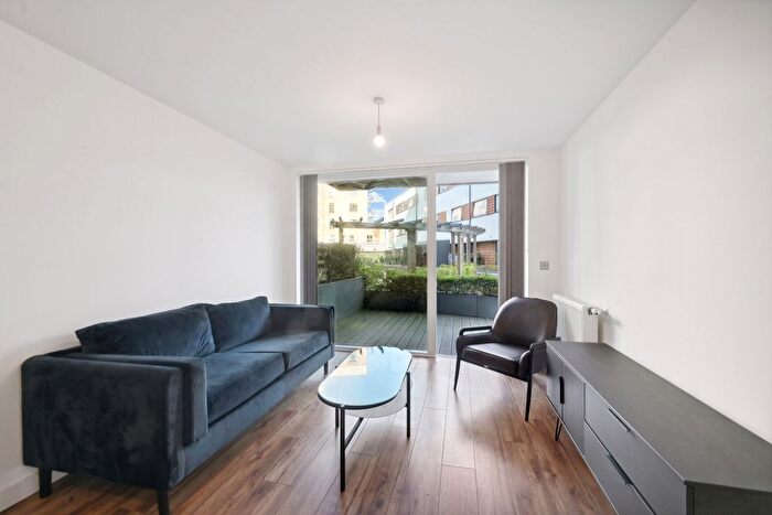 1 Bedroom Flat To Rent In Stylus Place, Hayes, UB3