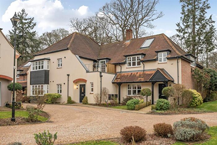 3 Bedroom Apartment For Sale In Frenchlands Gate, East Horsley, KT24