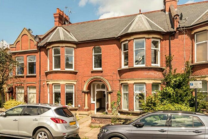 Flat To Rent In Radbourne Road, Balham, SW12