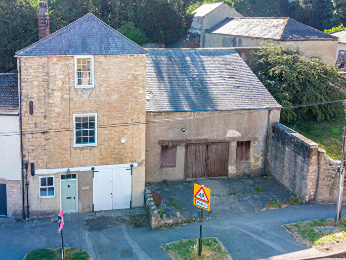 4 Bedroom Terraced House For Sale In Main Street North, Aberford, Leeds, LS25
