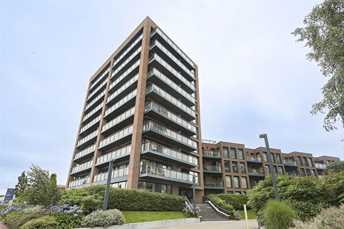 2 Bedroom Flat For Sale In Duke Of Wellington Avenue, Woolwich, SE18