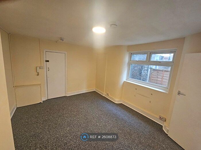 Studio To Rent In Station Road, London, NW10