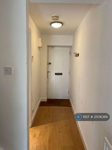 2 Bedroom End Of Terrace House To Rent In Woodside Green, London, SE25
