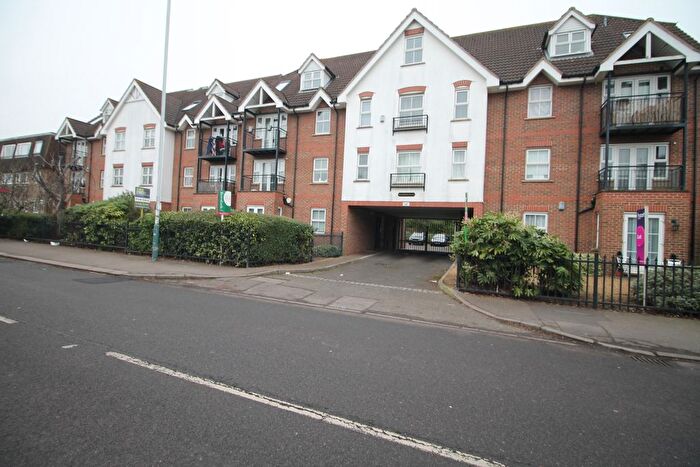 2 Bedroom Flat To Rent In Haverstock Place, - Heath Park Road, RM2