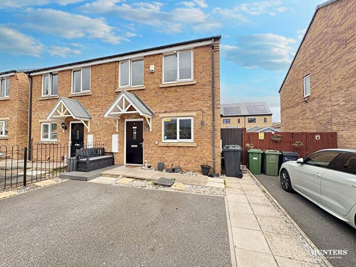 3 Bedroom Semi-detached House For Sale In Healey Gardens, Batley, WF17