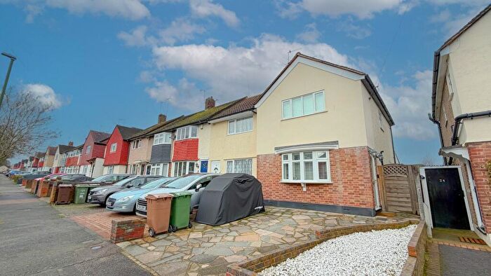 3 Bedroom End Of Terrace House For Sale In Arlington Drive, Carshalton, Surrey., SM5