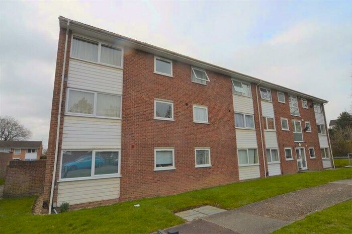 2 Bedroom Flat To Rent In Cedar Court, St Albans, AL4