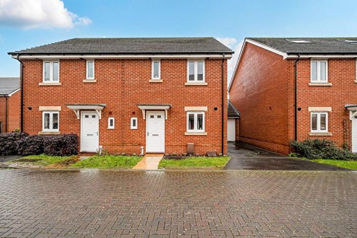 3 Bedroom Semi-Detached House For Sale In Guardians Way, Portsmouth, PO3