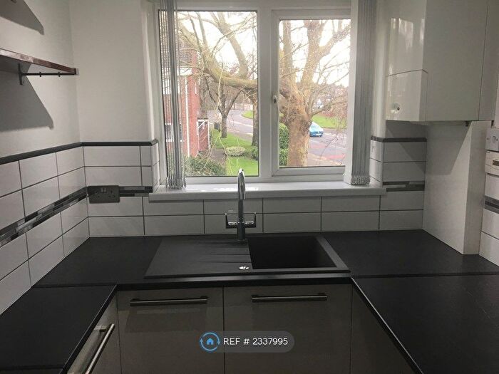 2 Bedroom Flat To Rent In Apperley Way, Halesowen, B63