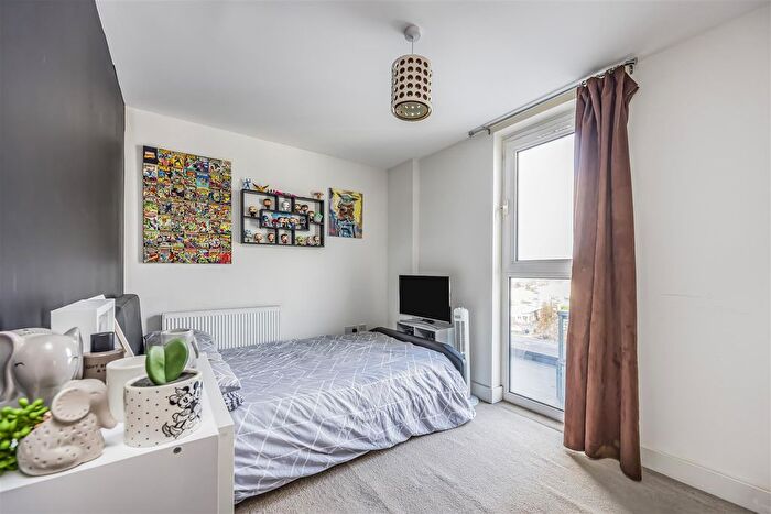2 Bedroom Flat For Sale In Fratton Way, Southsea, PO4