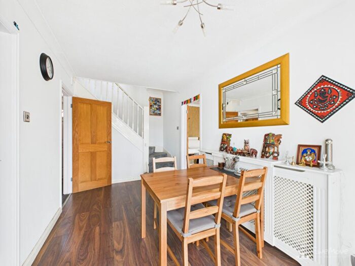 3 Bedroom Semi-Detached House For Sale In Vincent Close, Newmarket, Suffolk, CB8