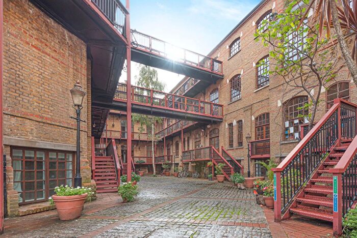 1 Bedroom Flat For Sale In Battersea Park Road, London, SW11