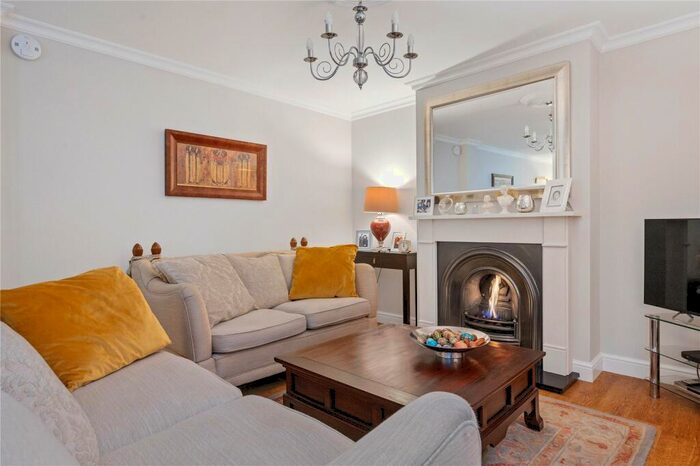 3 Bedroom End Of Terrace House For Sale In Buckingham Mews, London, N1