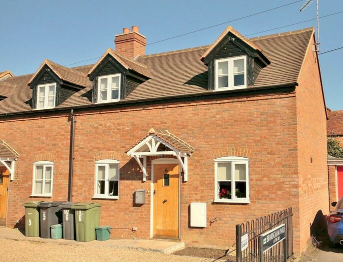 2 Bedroom End Of Terrace House To Rent In Birmingham Yard, Benson, OX10