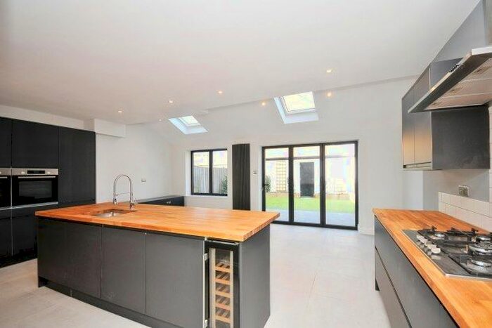 5 Bedroom End Of Terrace House To Rent In Wiltshire Road, Thornton Heath, CR7