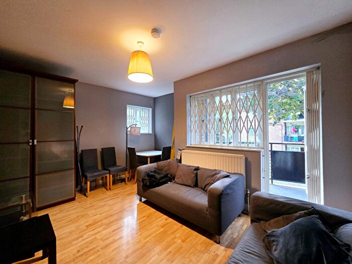 3 Bedroom Flat To Rent In County Street, Borough, SE1