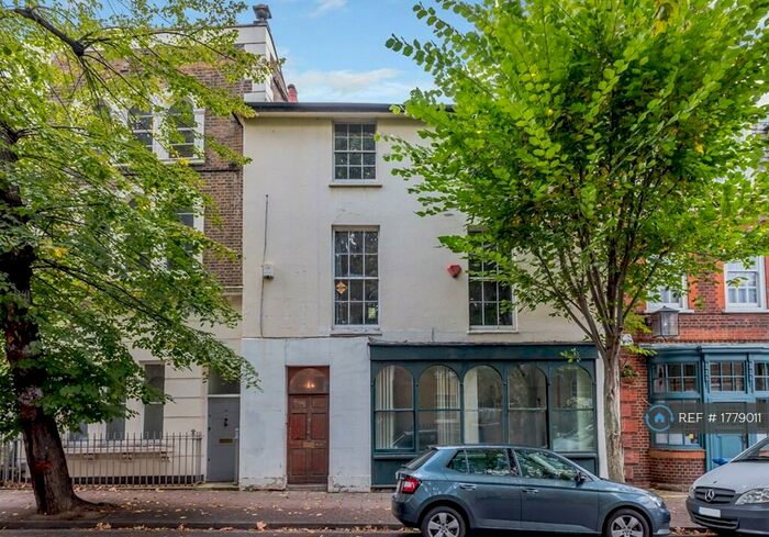 3 Bedroom Flat To Rent In Camberwell, London, SE5