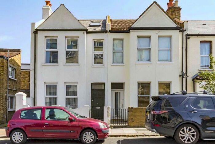 3 Bedroom Flat To Rent In De Morgan Road, London, SW6