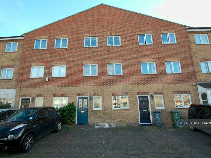 4 Bedroom Terraced House To Rent In Victoria Road, Dagenham, RM10