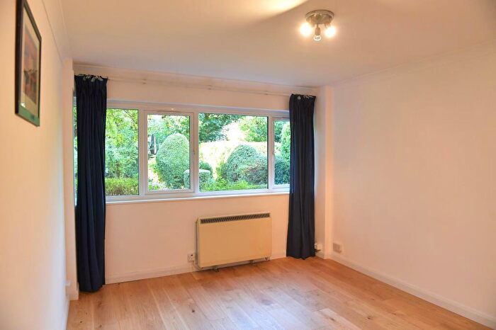 2 Bedroom Apartment To Rent In Park Gate, Finchley, N2