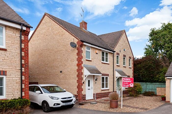 3 Bedroom Semi-Detached House To Rent In Dunnock Close, Bicester, OX26