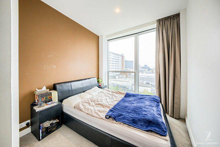 2 Bedroom Apartment To Rent In The Rotunda, New Street, Birmingham, B2