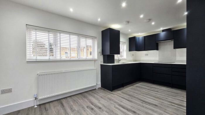 2 Bedroom Flat To Rent In Brockley Road, Brockley, SE4