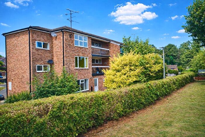 2 Bedroom Apartment For Sale In Bideford Green, Linslade, LU7