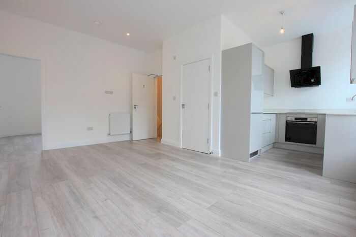 1 Bedroom Flat To Rent In Camberwell Road, London, SE5