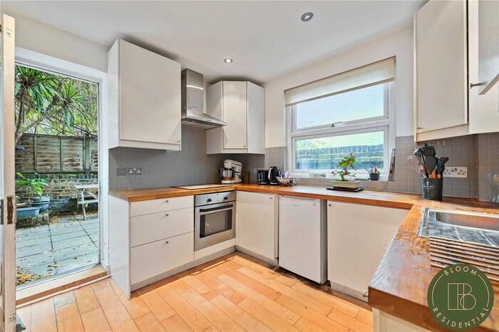 1 Bedroom Flat To Rent In Beryl Road, Barons Court, London, W6