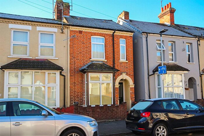 3 Bedroom End Terrace House For Sale In Millbrook Road, Bedford, Bedfordshire, MK42