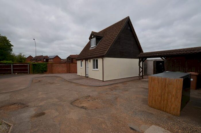 2 Bedroom Chalet To Rent In Chatsfield, Werrington, Peterborough, PE4