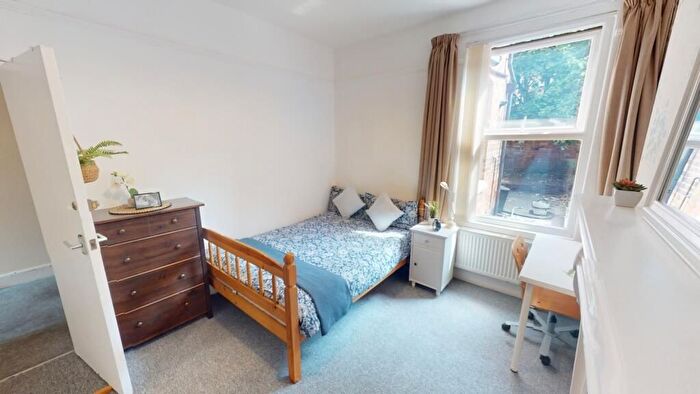 5 Bedroom Semi-Detached House To Rent In Kimbolton Avenue, Nottingham, NG7