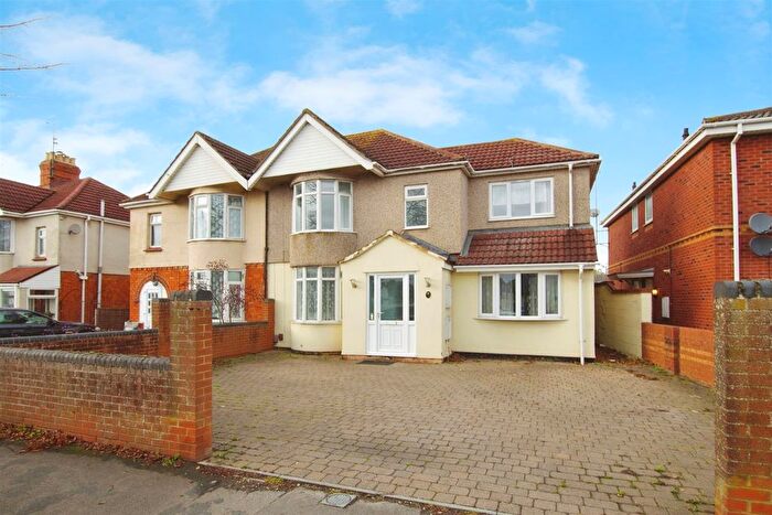 4 Bedroom Semi Detached House For Sale In Oxford Road, Stratton, Swindon, SN3