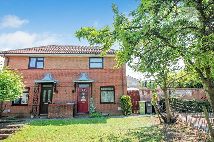 1 Bedroom Cluster House To Rent In Newbridge Oval, Emerson Valley, Milton Keynes, Buckinghamshire, MK4