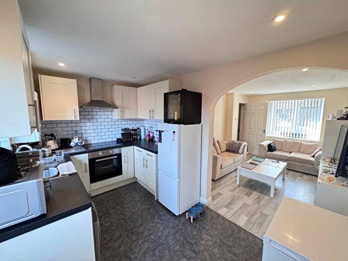 2 Bedroom House To Rent In Plantagenet Court, Nottingham, NG3