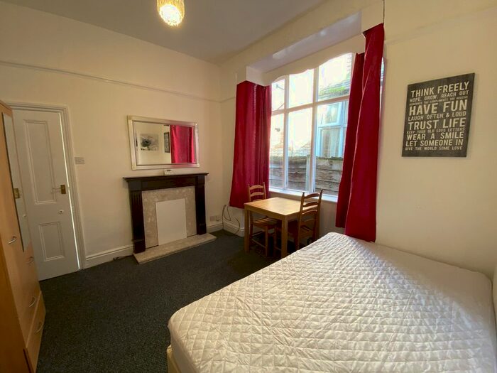 1 Bedroom Studio To Rent In Rowan Avenue, Manchester M16